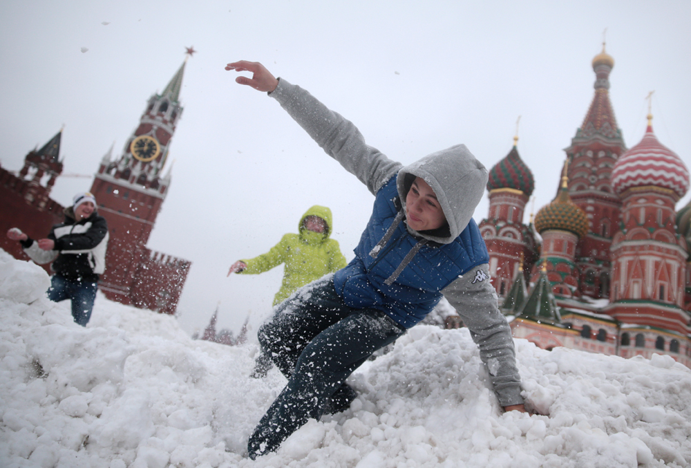 Kids have a snowball fight in Vasilyevsky Slope Square, March 2, 2016.