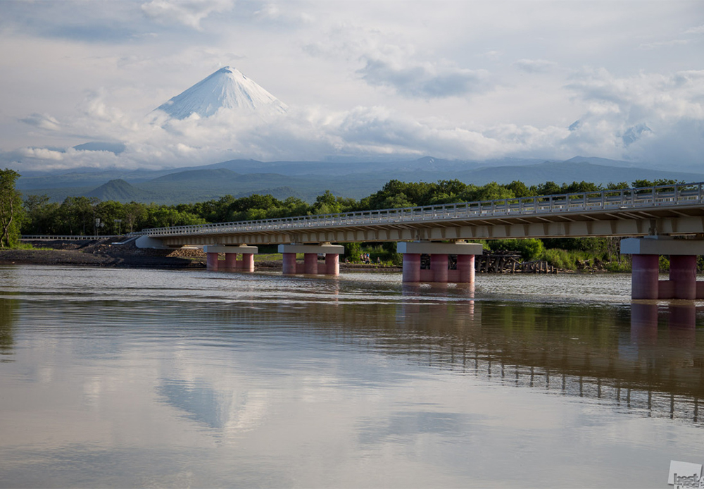 Kluchevsky Bridge, a new bridge across the Kamchatka River, opened in late 2014. 