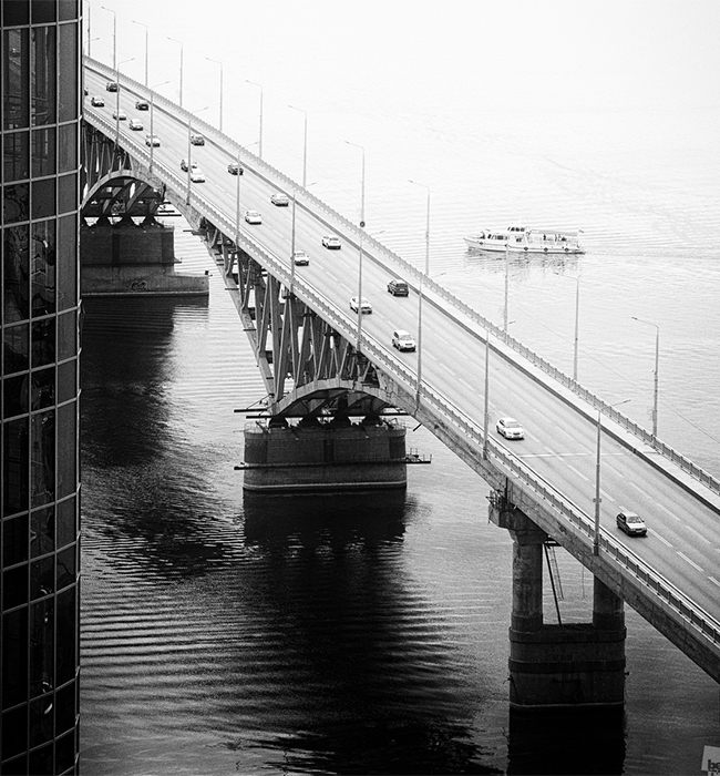 Поглед на мост преку Волга во Саратов.