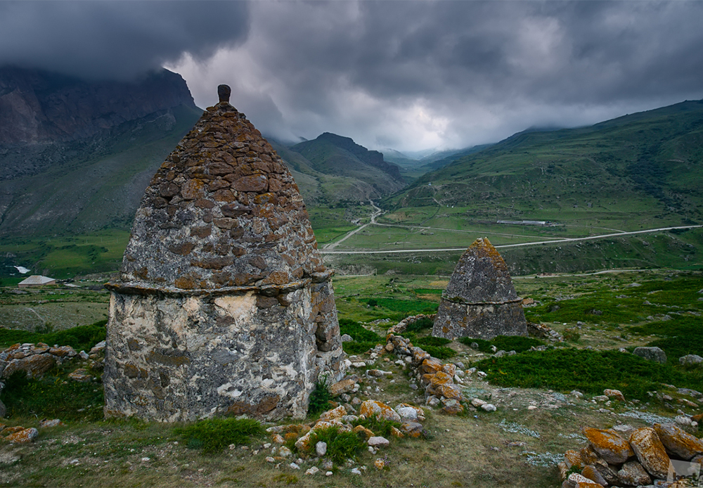 Ein alter Friedhof der Alanen, eines altertümlichen, iranischen Nomadenvolkes, das vor 2.000 Jahren in der Kaukasus-Region siedelte.