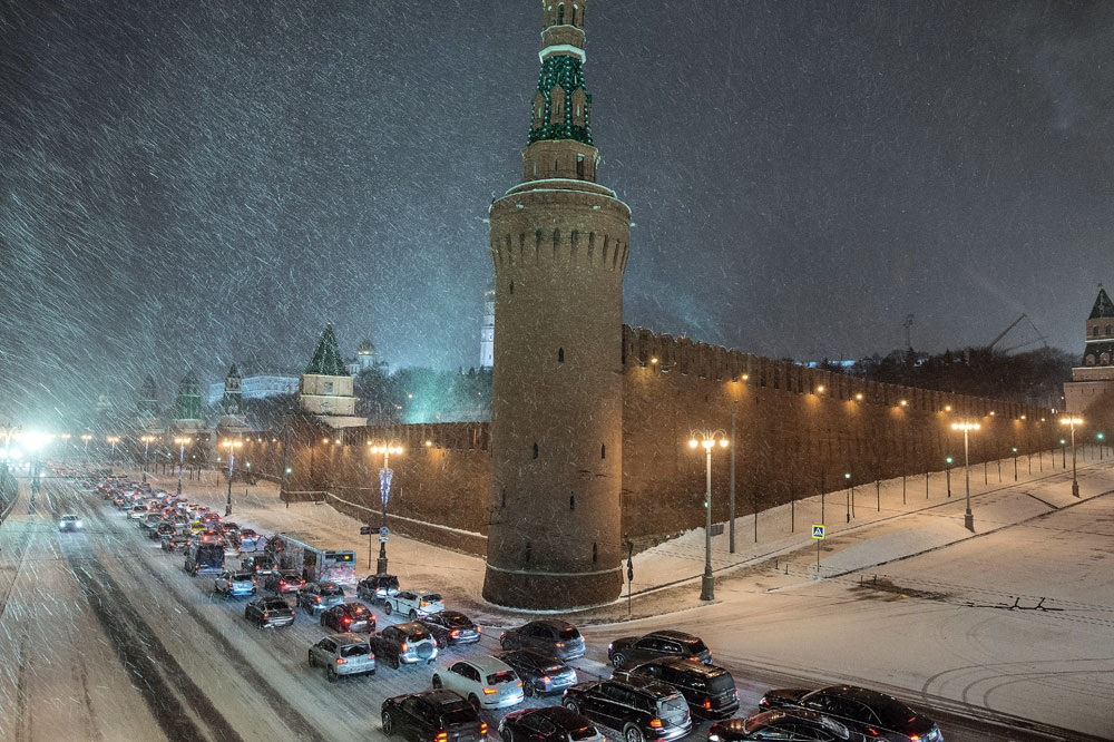 Snowfall on Kremlyovskaya Embankment in Moscow