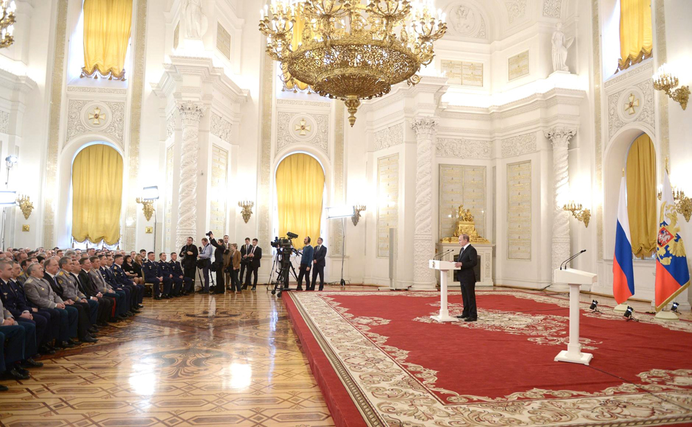 Vladimir Putin has delivered state awards to Russian servicemen.