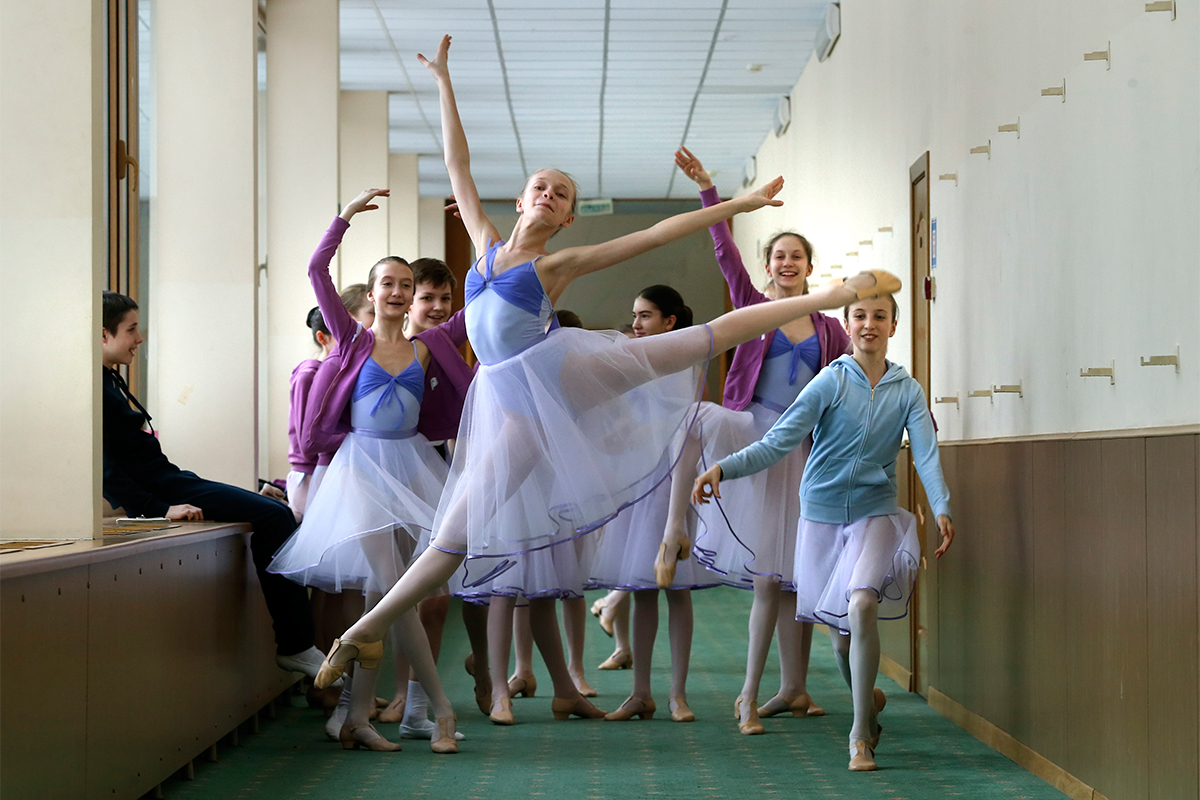 L’Académie du ballet du Bolchoï compte 84 étrangers, dont 17 Américains et 28 Japonais, parmi ses 721 élèves. Les autres étrangers proviennent de  22 autres pays. 