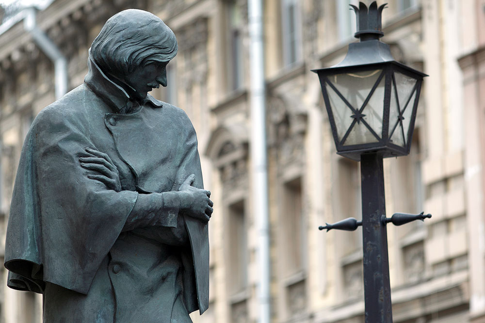 La statua di Nikolaj Gogol. 