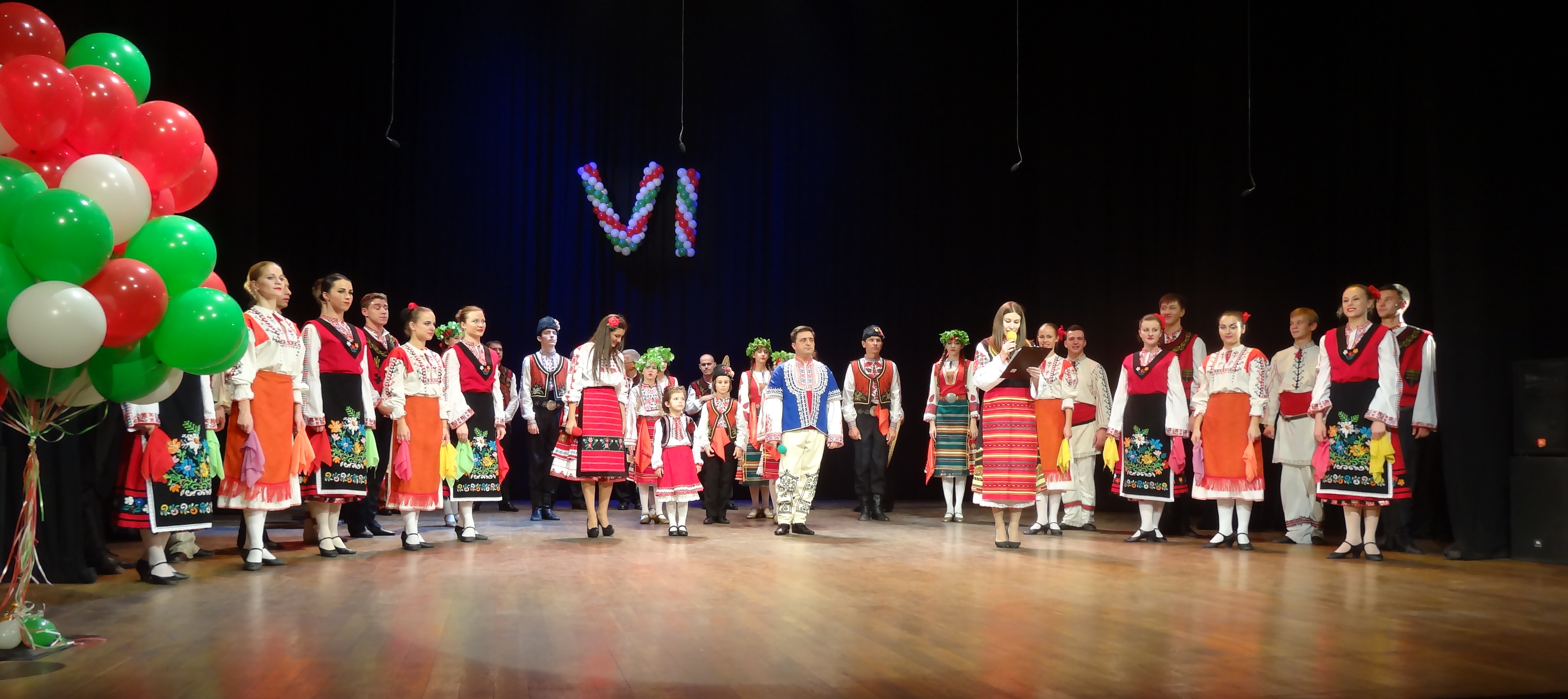 Българи на сцената на театър  „Ал П. Чехов“ в Ялта.