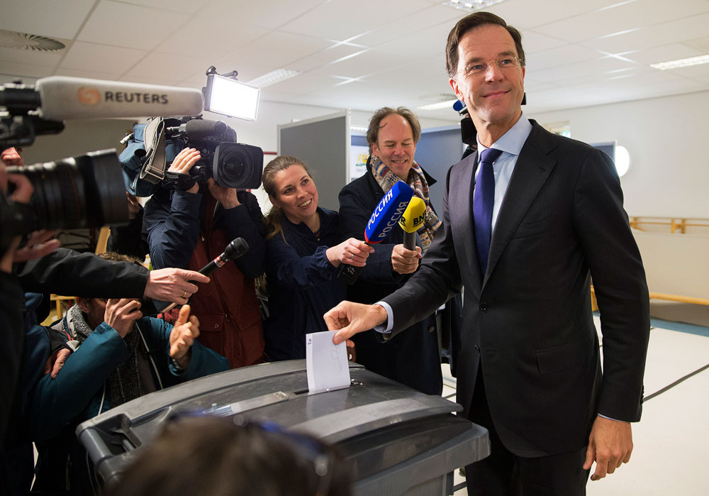 Dutch Prime Minister Mark Rutte casts his vote for the consultative referendum on the association between Ukraine and the European Union, in the Hague, the Netherlands, April 6, 2016.