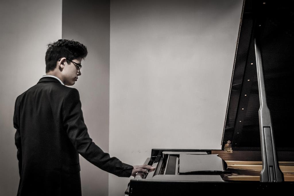 George Harliono, young pianist from UK.
