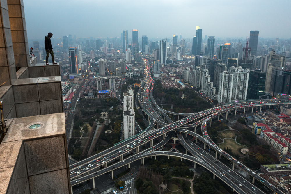 Their photos capture the stunning beauty of the world’s most famous cities from unique angles. Their conquests include Moscow, St. Petersburg, Shanghai, Rio de Janeiro, New York and many other cities. / View on Shanghai. 