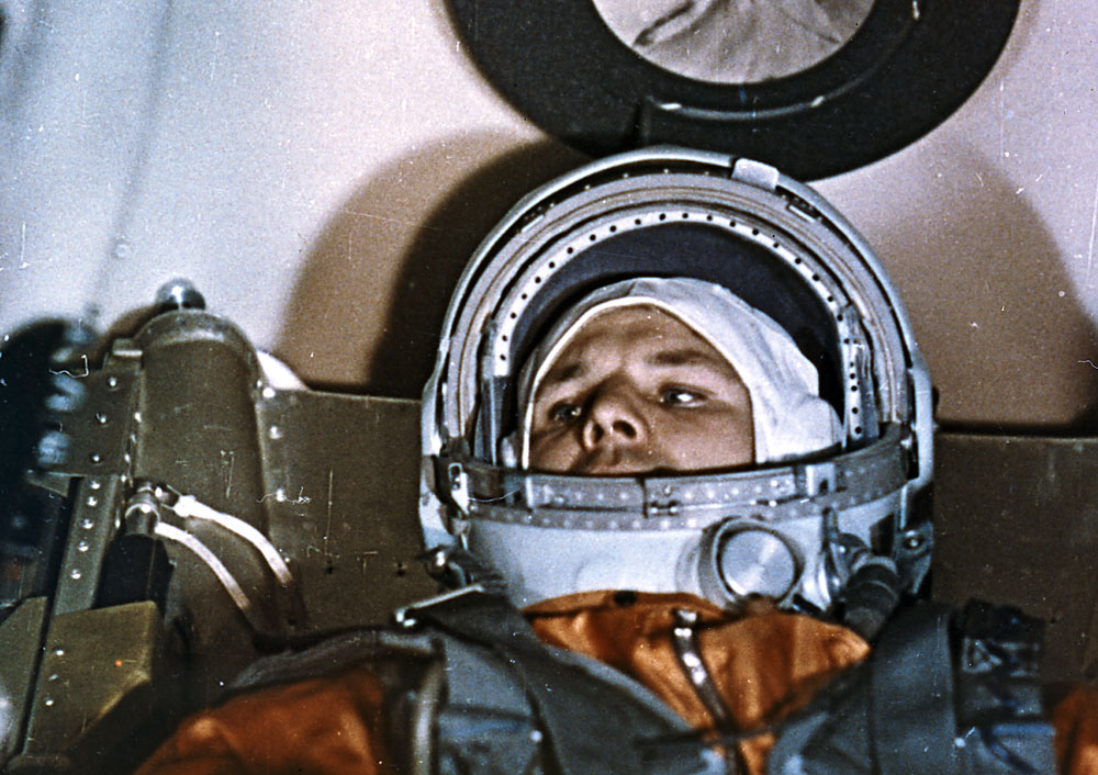 Јуриј Гагарин(1934-1968), првиот човек во вселената, пилот-космонаут на СССР, Херој на Советскиот Сојуз. Кадар од американскиот документарец „Советите во вселената“.