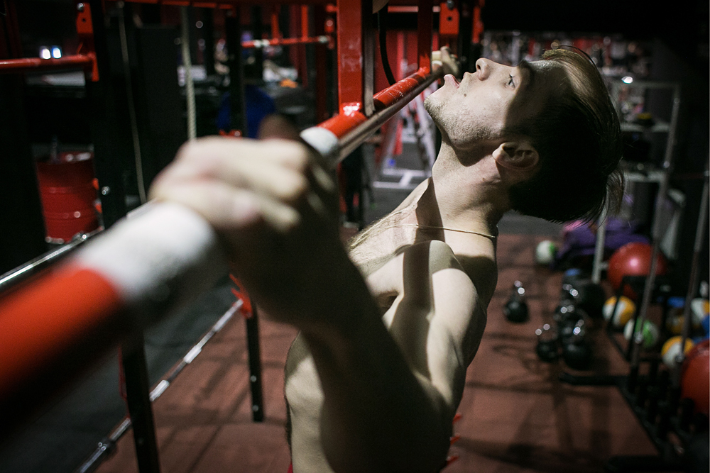 Filippov, que hace 75 pull ups por minuto, tiene el récord del mundo.