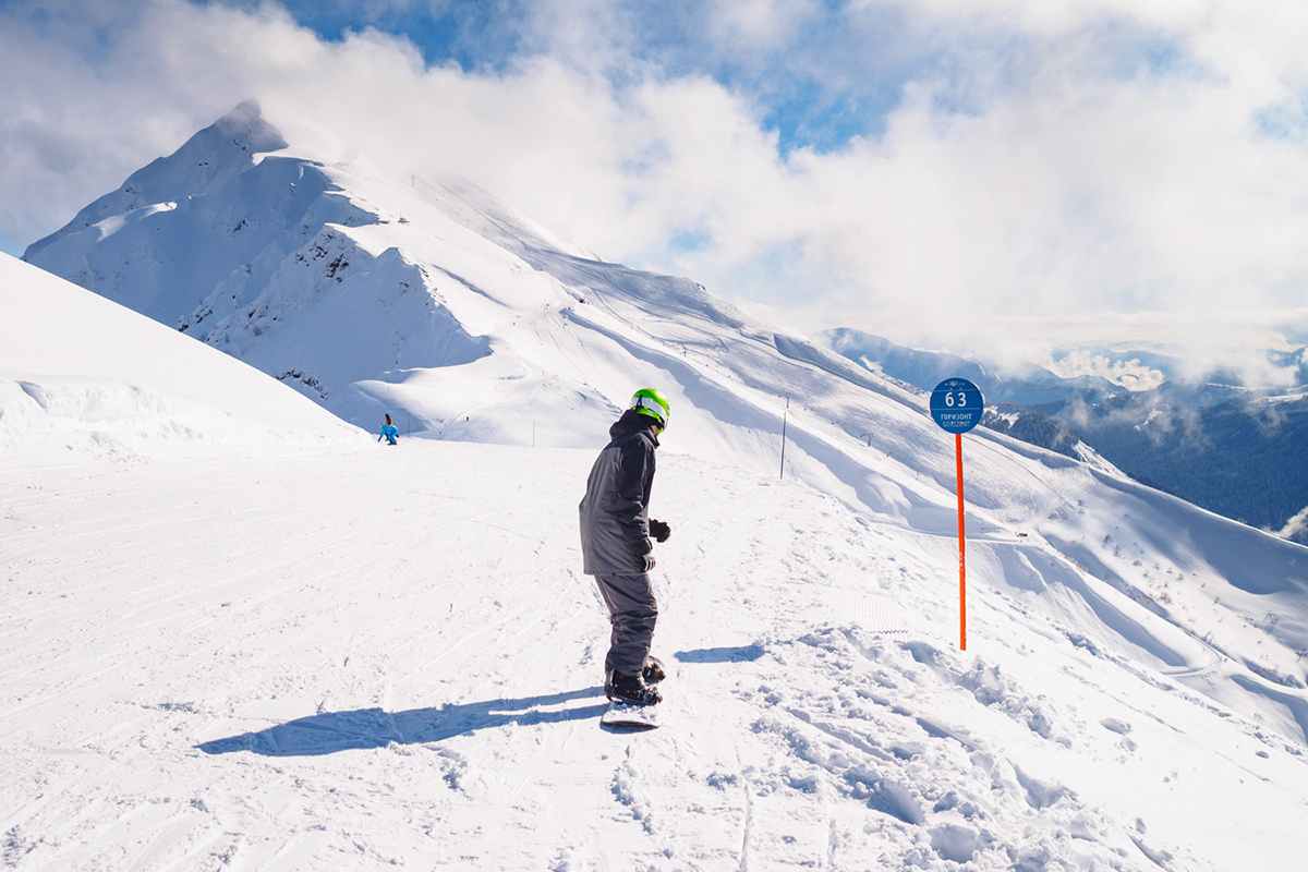 Роза Хутор е най-известният ски курорт в Сочи. Той първи отговори на високите стандарти на европейските планински места за отдих. Той е красива първокласна ваканционна дестинация, предлагаща международно качество.