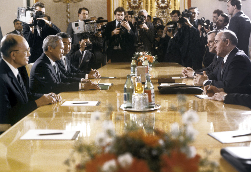 General Secretary of the CPSU Central Committee Mikhail Gorbachev having talks with Prime Minister of Thailand Prem Tinsulanonda in the Kremlin, May 1988