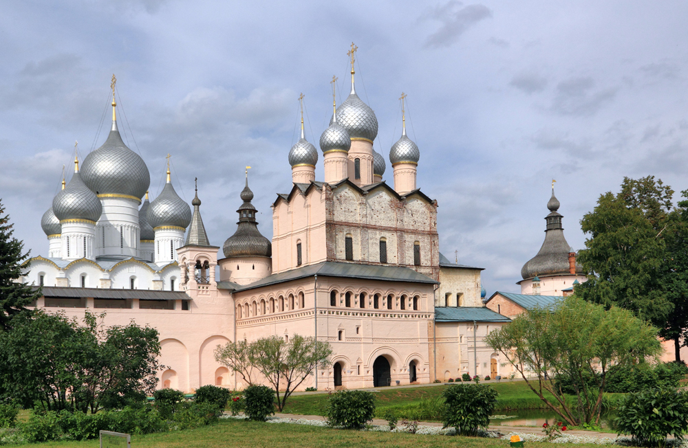 Church of the Resurrection of Christ in Rostov Veliky Kremlin, 210 km (130 miles) from Moscow.