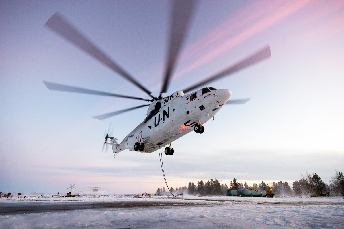 Mi-26은 사상 유례가 없는 헬리콥터다. 최대 적재중량 20톤으로 전 세계에 존재하는 헬기 중 가장 덩치가 크다.