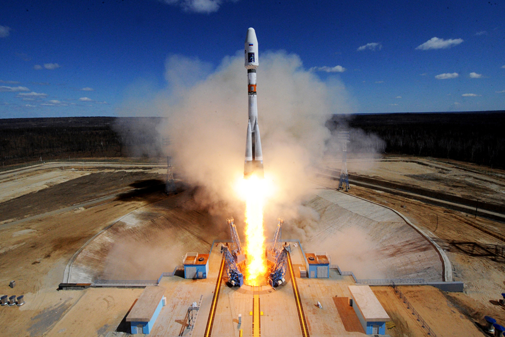 La fusée russe Soyouz- 2.1 portabt les satellites Lomonossov, Aist-2D et SamSat-218, décolle du cosmodrome Vostotchny dans l’oblast d’Amour, dans l’Extrême-Orient russe, le 28 avril 2016. 