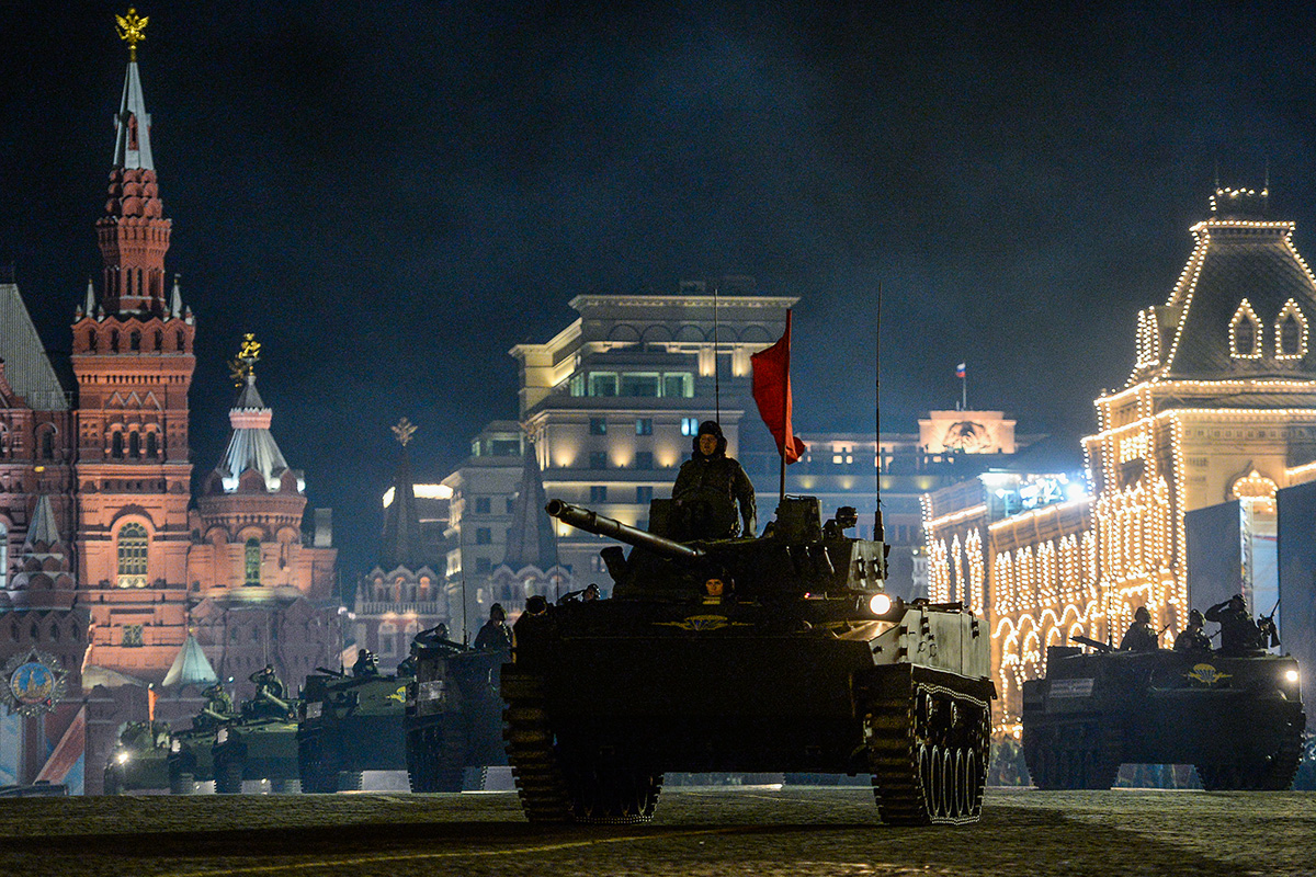 Traditionally three rehearsals of the parade are held in Moscow. Tanks and armored vehicles move down Tverskaya Street straight to Red Square. 