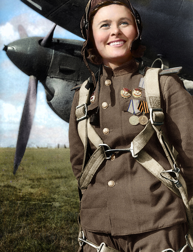 Maria Dolina (1922-2010) foi uma piloto e comandante soviética que realizou 72 voos a bordo do avião de mergulho PE-2 e lançou 45 toneladas de bombas sobre o inimigo. 