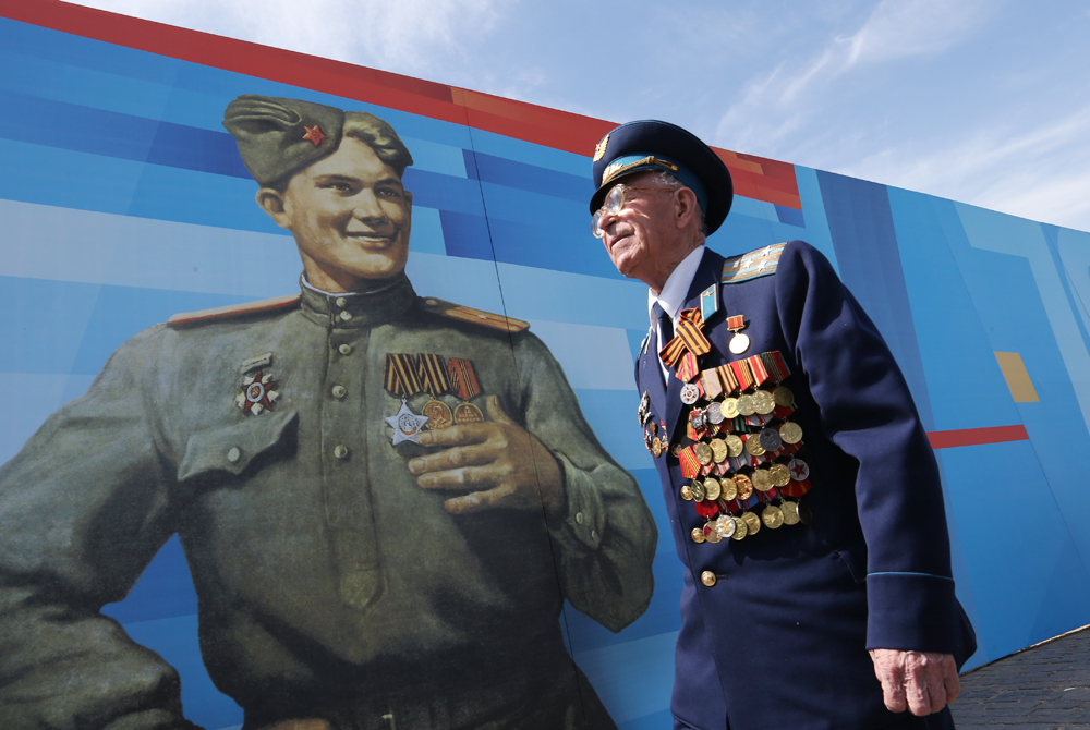 A WWII veteran attends a Victory Day military parade in Moscow's Red Square, May 9, 2015. 