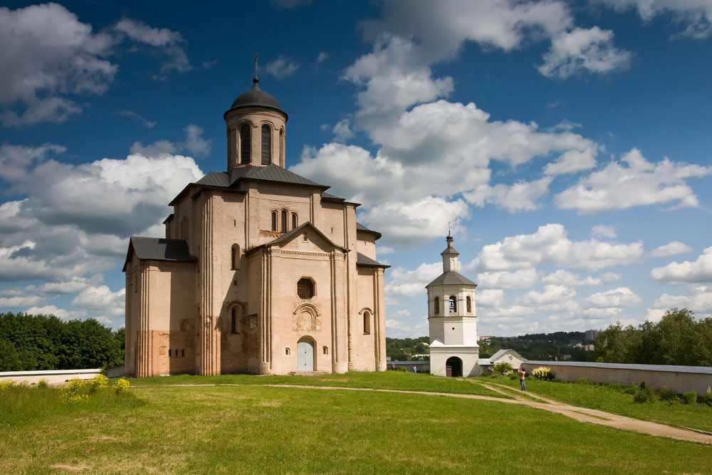Igreja de São Miguel, o Arcanjo, sobre a antiga cidade de Smolensk, a 470 km a oeste de Moscou.