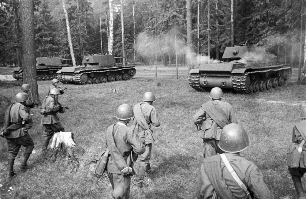 Soviet troops following heavy KV tanks.