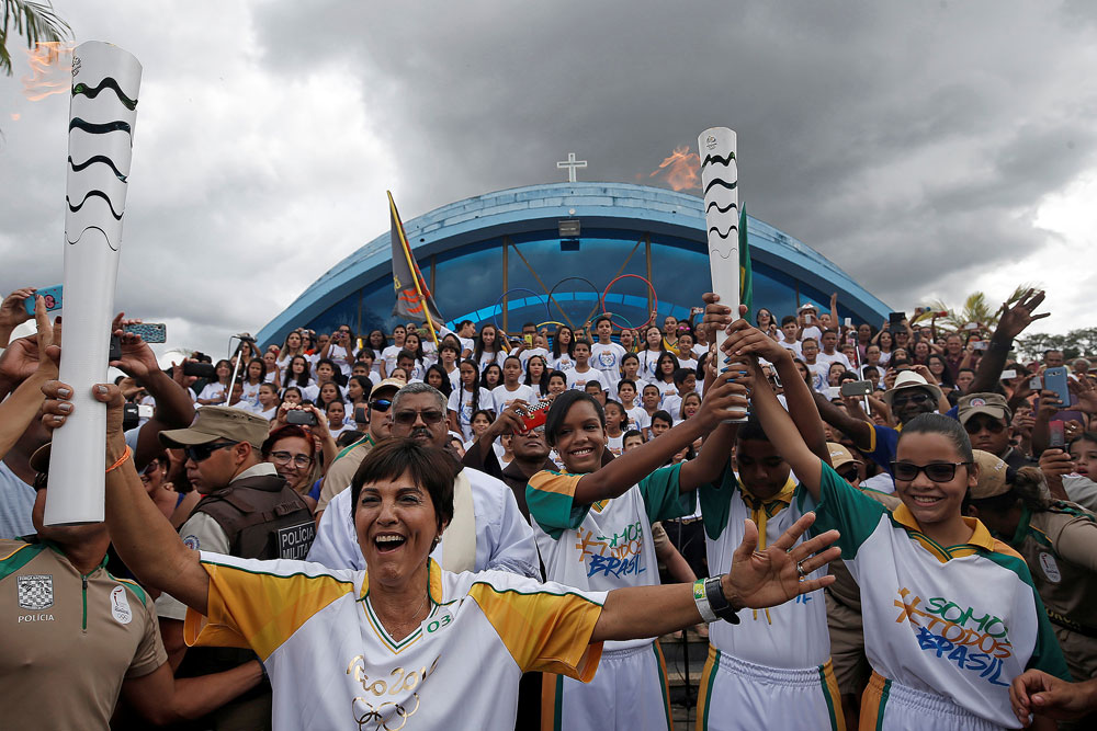 Enquanto tocha olímpica viaja pelo Brasil, casos de doping são reavaliados pelo COI