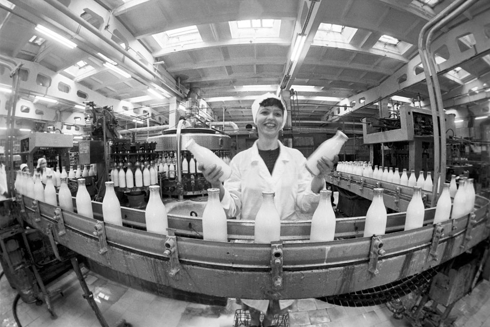 1984. Milk bottling at a dairy plant in Barnaul (Altai, Southern Siberia). 