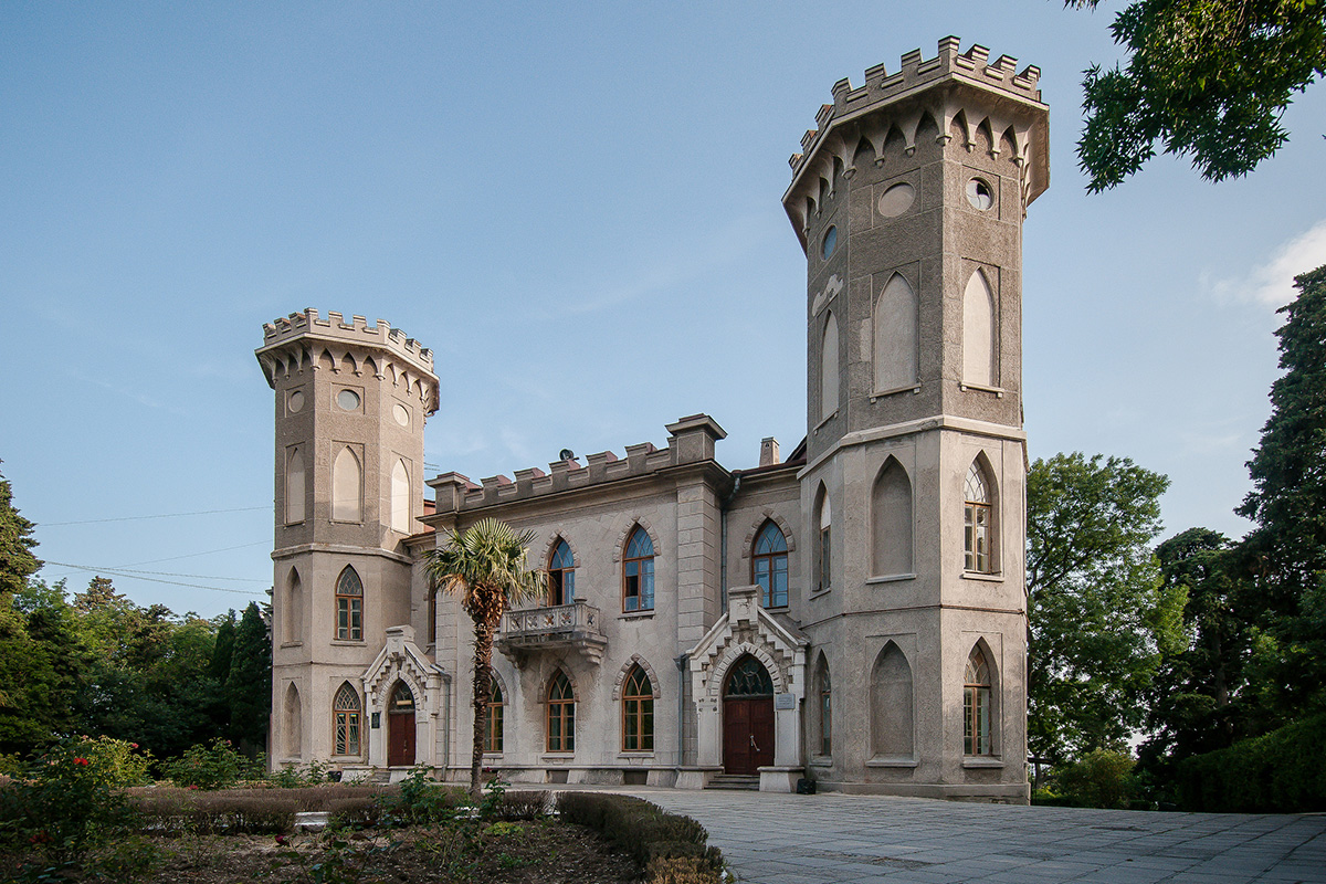 Here, in the grey building of an old estate that resembles a medieval castle, in the town of Gaspra in Crimea, the most famous Russian writer Leo Tolstoy and his family stayed for almost a year. 
