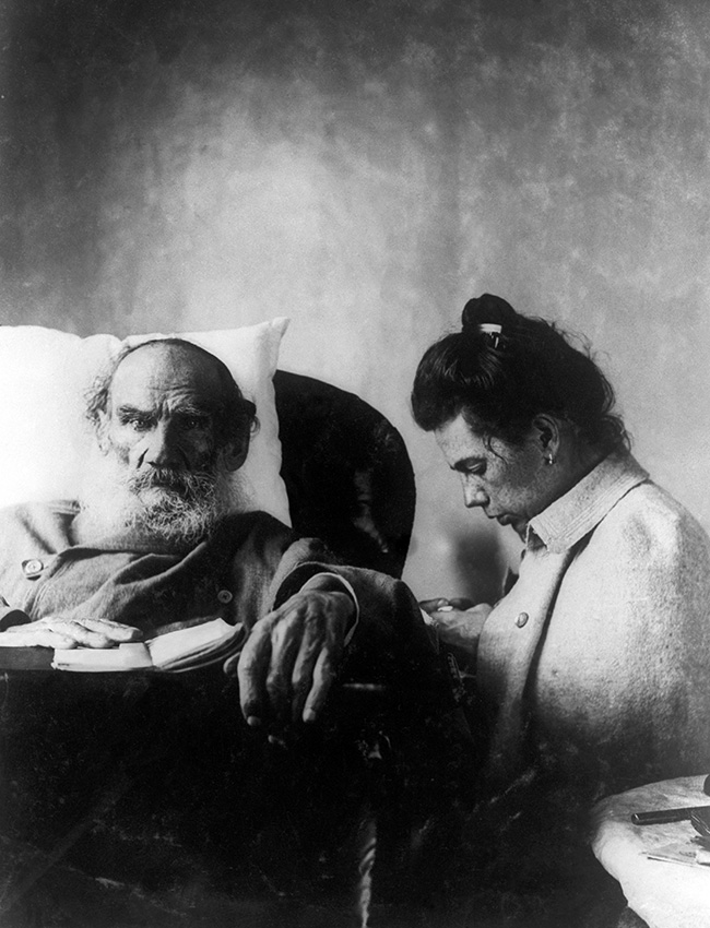 Tu se je Tolstoj prehladil in zbolel. Zbolel je tako hudo, da so zdravniki izgubili upanje, da bo okreval. Toda Tolstoj si je opomogel in živel še osem let.