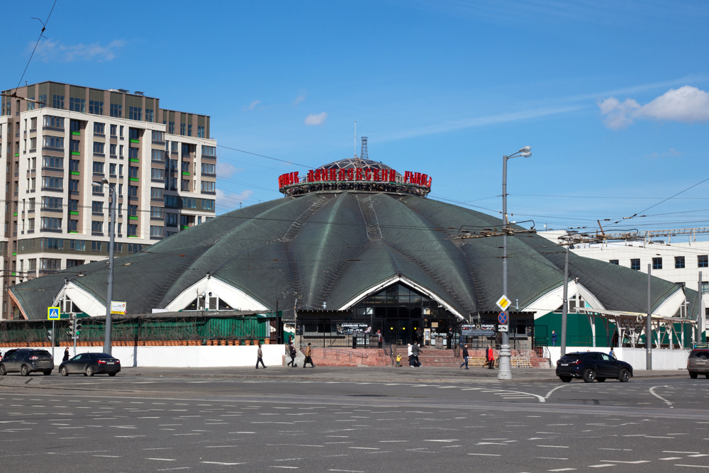 The oldest Moscow market is covered by a dome.