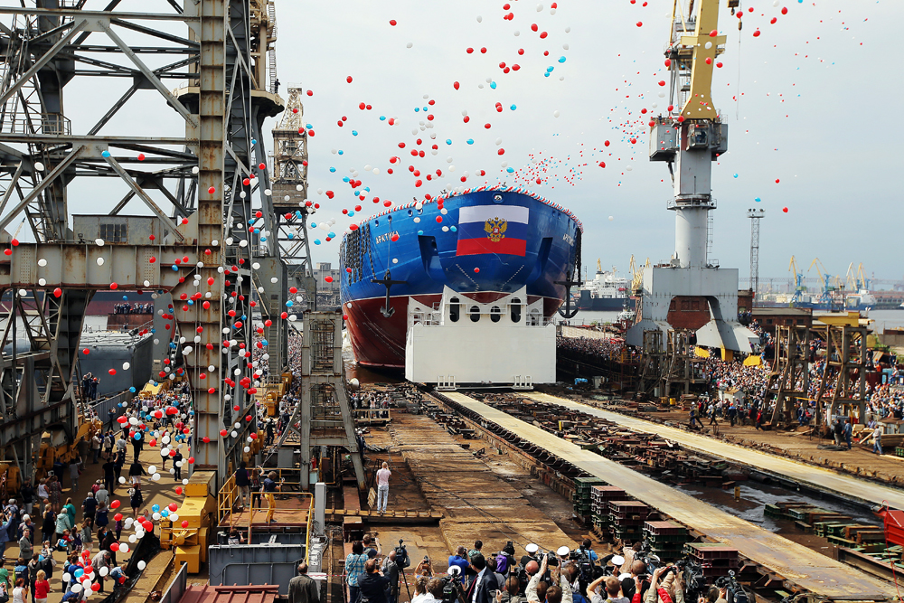 Церемонията по пускане на вода на ядрения ледоразбивач „Арктика“ в Санкт Петербург.