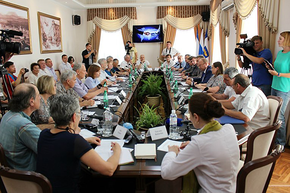 U.S. delegation visits Simferopol, June 21, 2016.