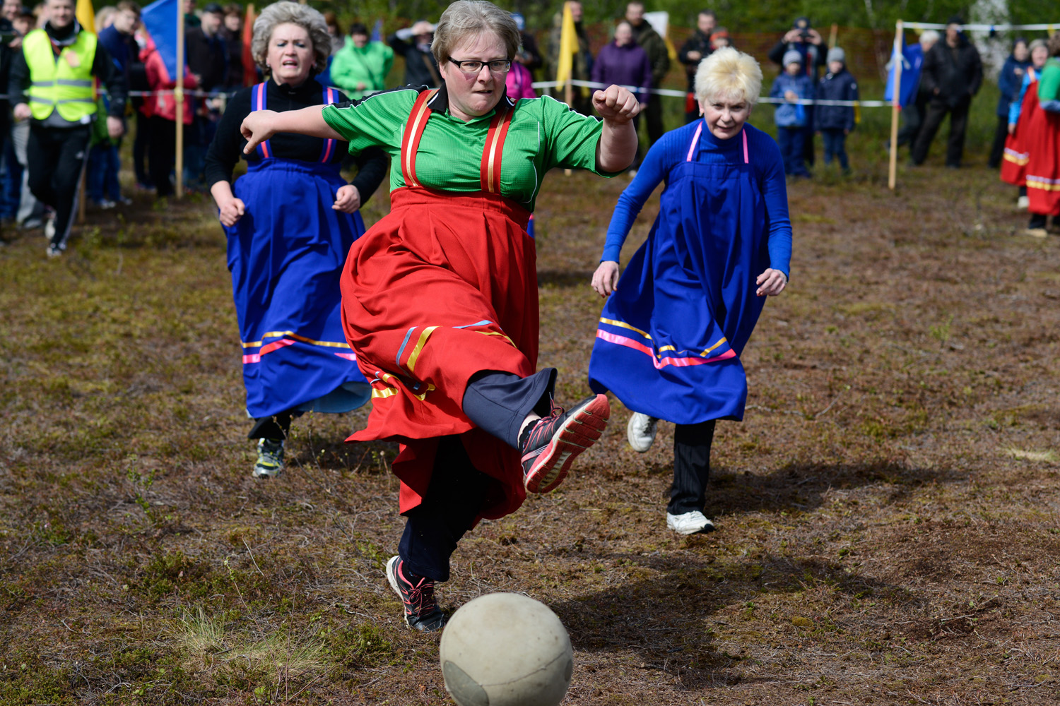 The contests include jumping through wooden sledges, crossbow shooting, lassoing ferrets, running with a stick on uneven terrain, rowing, and Saami football.