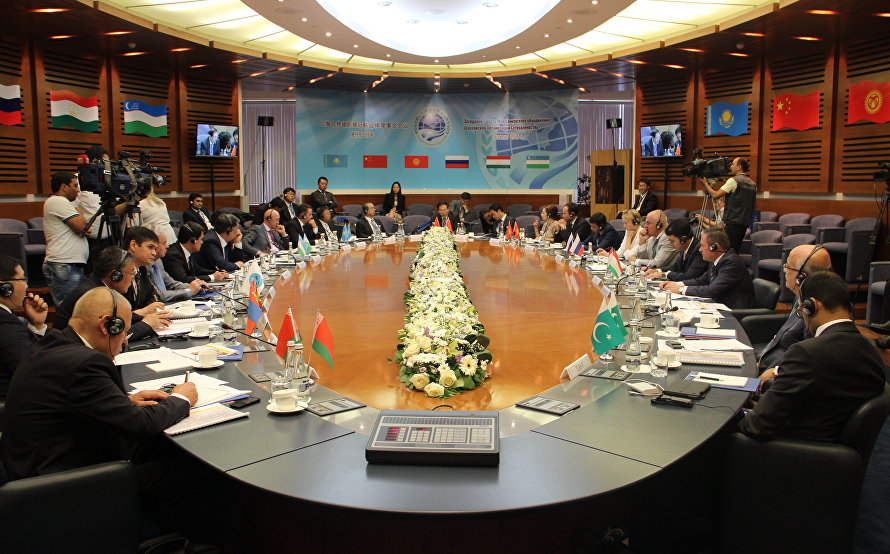 SCO leaders approve signing of memorandums on obligations for India and Pakistan to join SCO.