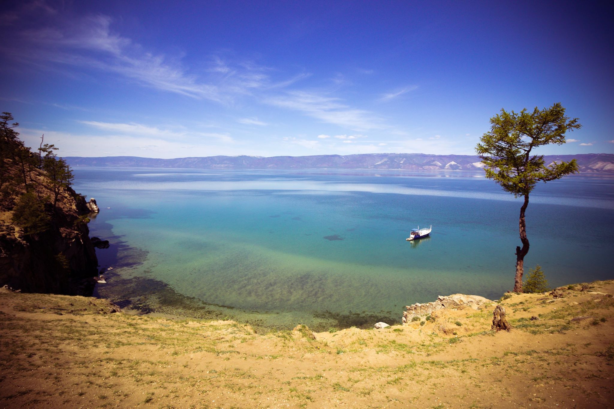 Der See und seine Umgebung beheimaten Tierarten, die sonst nirgends auf der Welt vorkommen. Seit 1996 gehört das Ökosystem des Baikals zum UNESCO-Weltkulturerbe.