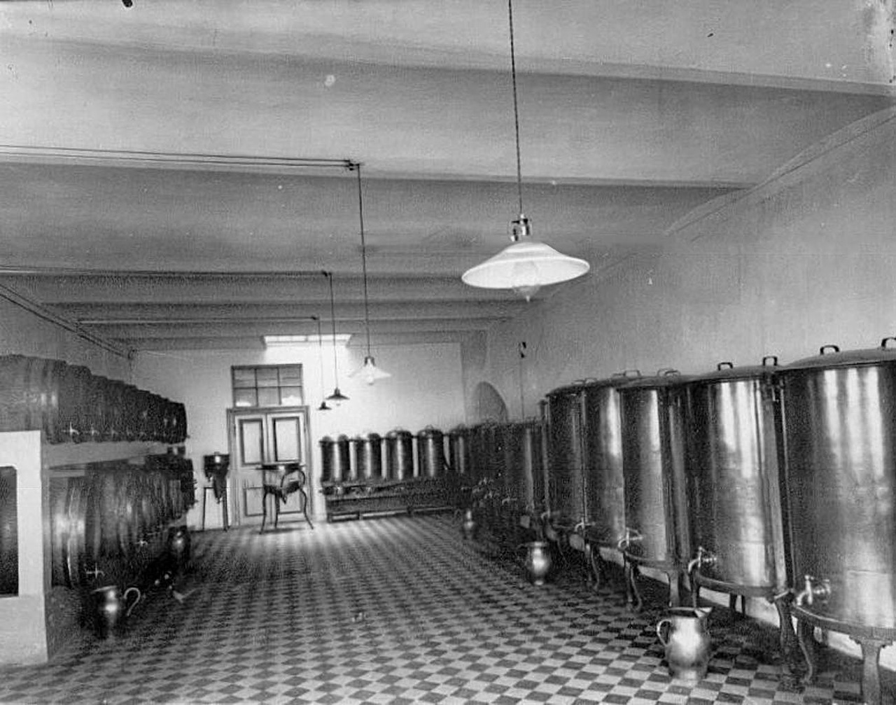 In 1911 Keller and K° was awarded the Gran-Prix at the universal exposition in Turin. After winning many competitions this was to be the company’s last major prize. Ironically this award preceded prohibition laws introduced in Russia at the beginning of World War I. // A wine cellar.