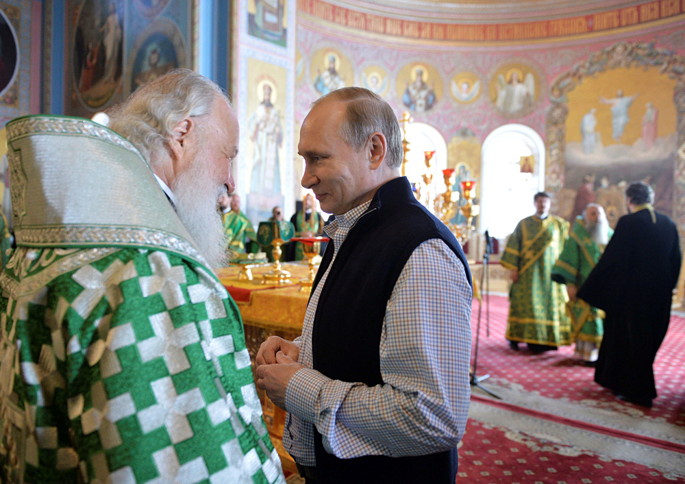 Russian President Vladimir Putin talks with Patriarch of Moscow and All Russia Kirill after a religious service at the Cathedral of the Transfiguration of the Savior at Valaam Monastery, Russia, July 11, 2016. 