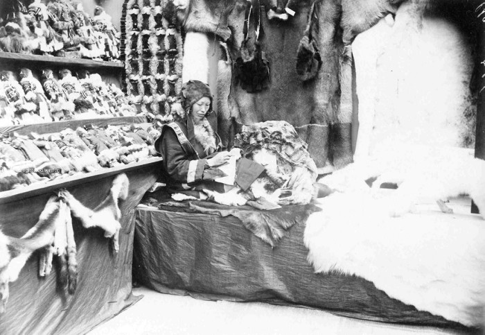 The prices for the main goods (tea, metal, fish, salt, furs) to be sold in the country were often established there. / Trades of the Russian North.
