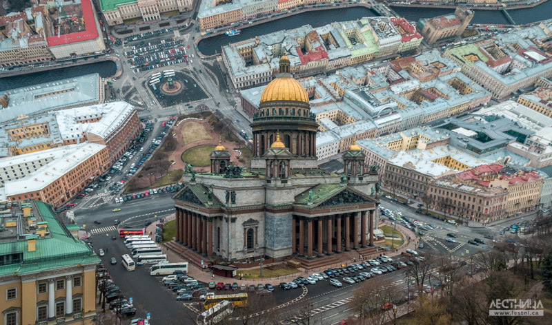 A fórmula matemática foi processada em um programa que calcula as características de voo do helicóptero. / Catedral de Santo Isaac, em São Petersburgo.
