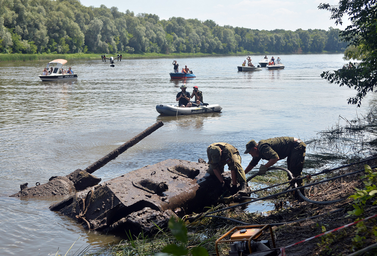 Tanque foi descoberto no fundo do rio Don em abril de 2016