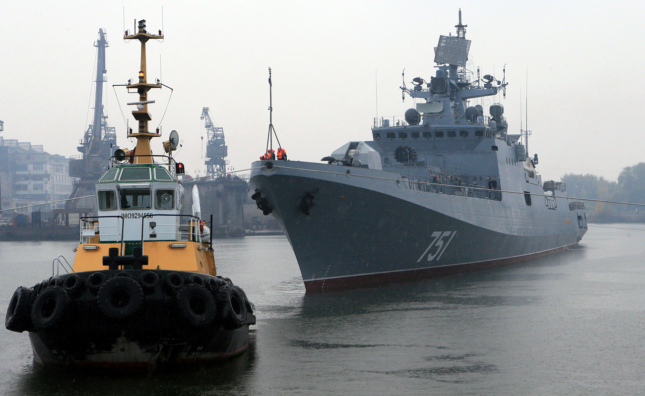 Фрегатата „Адмирал Есен“ во бродоградилиштето „Јантар“ на Балтикот.