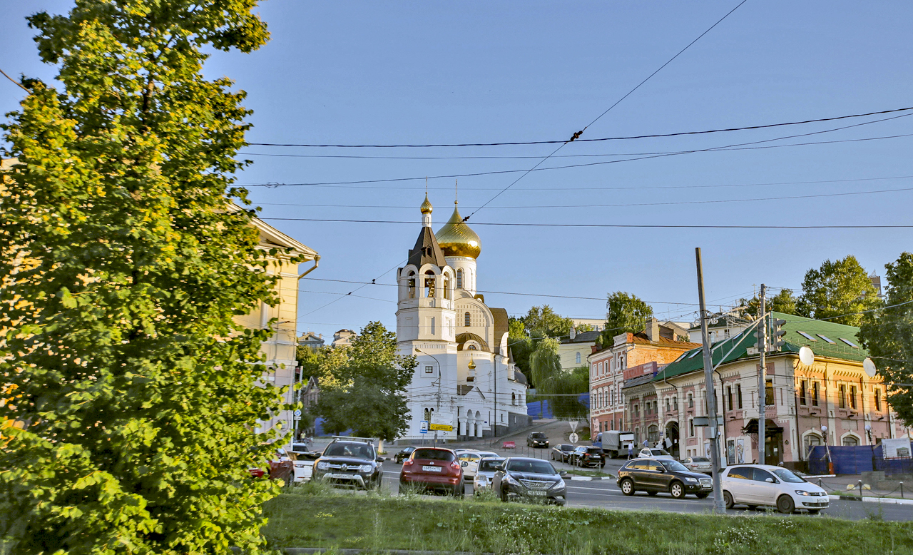 Нижни Новгород (420 км от Москва) е петият по население град в Русия и (логично) столица на Нижегородска област. Наричан от жителите си на галено „Нижни“, той не бива да се бърка с Велики Новгород.