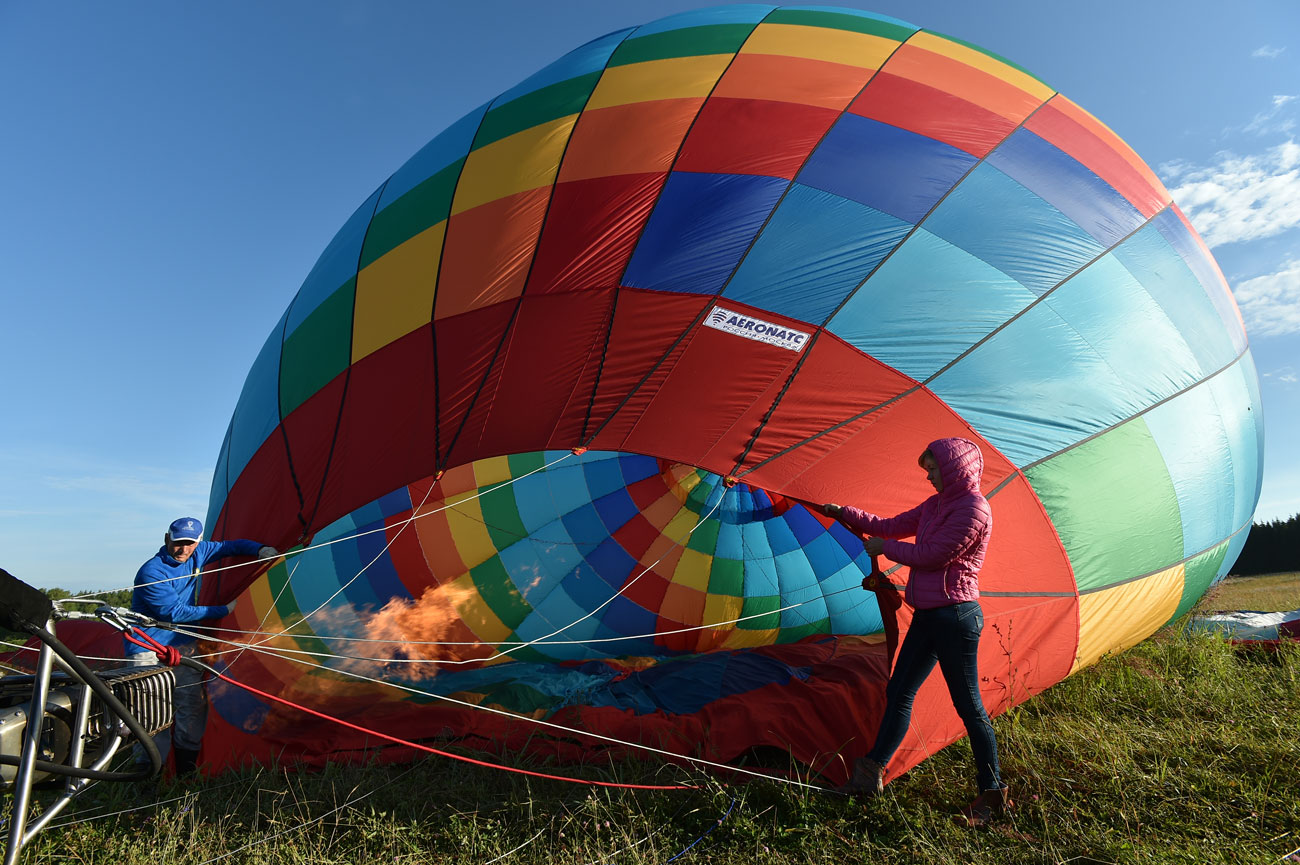 При летенето с балон всичко зависи от безупречната работа в екип.