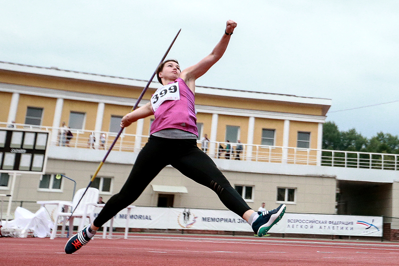 Вера Ребрик во текот на натпреварот во фрлање копје на Купот на Русија во атлетика на стадионот „Метеор“ во Жуковски, Московски регион. 