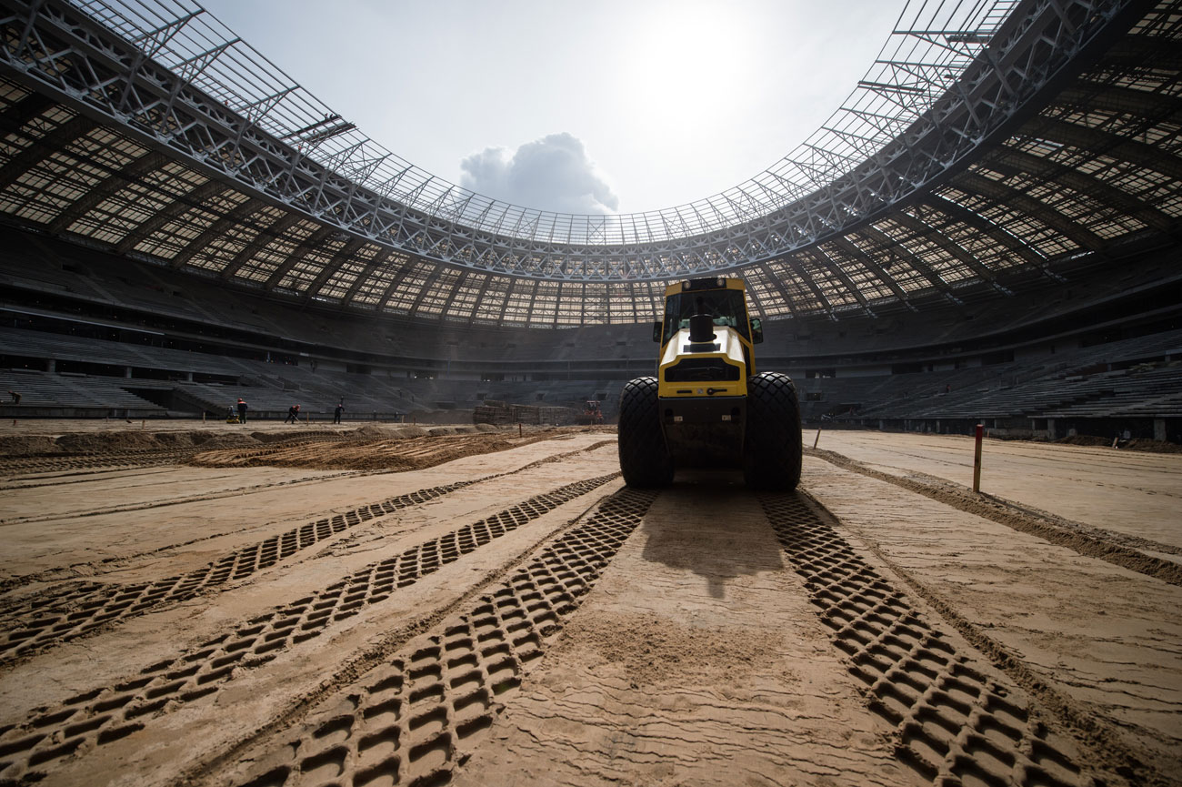 В момента стадионът претърпява пълна промяна, за да възкръсне като феникс за първия мач и финала от Световното първенство по футбол през 2018 година. 