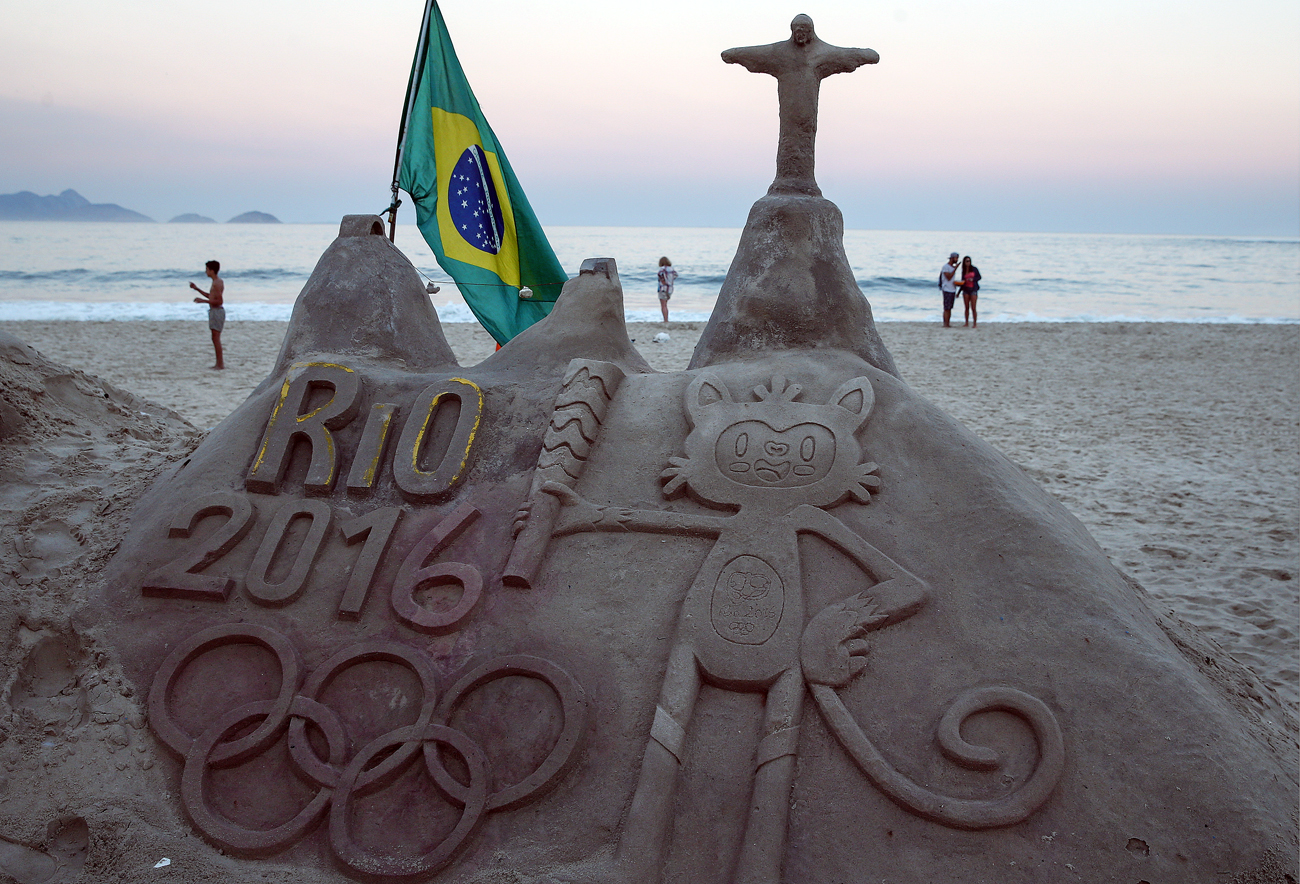 Amanhecer em Copacabana, na véspera da abertura dos Jogos Olímpicos