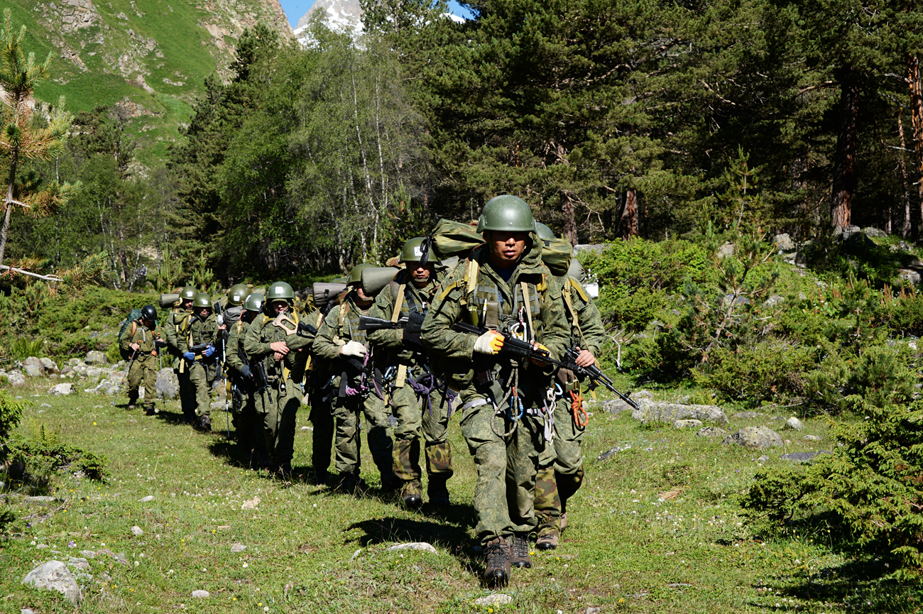 Soldati durante una fase di addestramento.