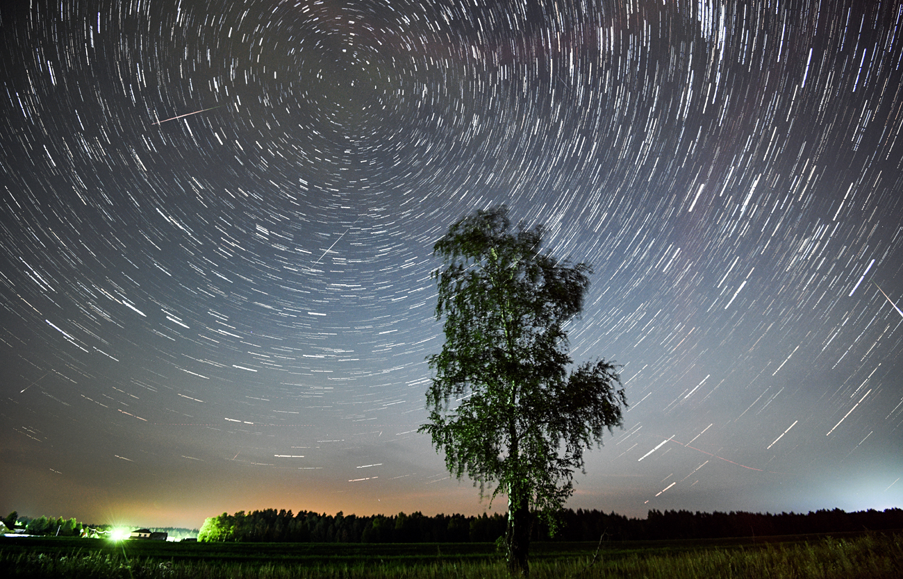 V noči na 13. avgust je bilo mogoče videti največje število meteorjev. Tako čudovito je bilo nočno nebo v okolici Moskve.