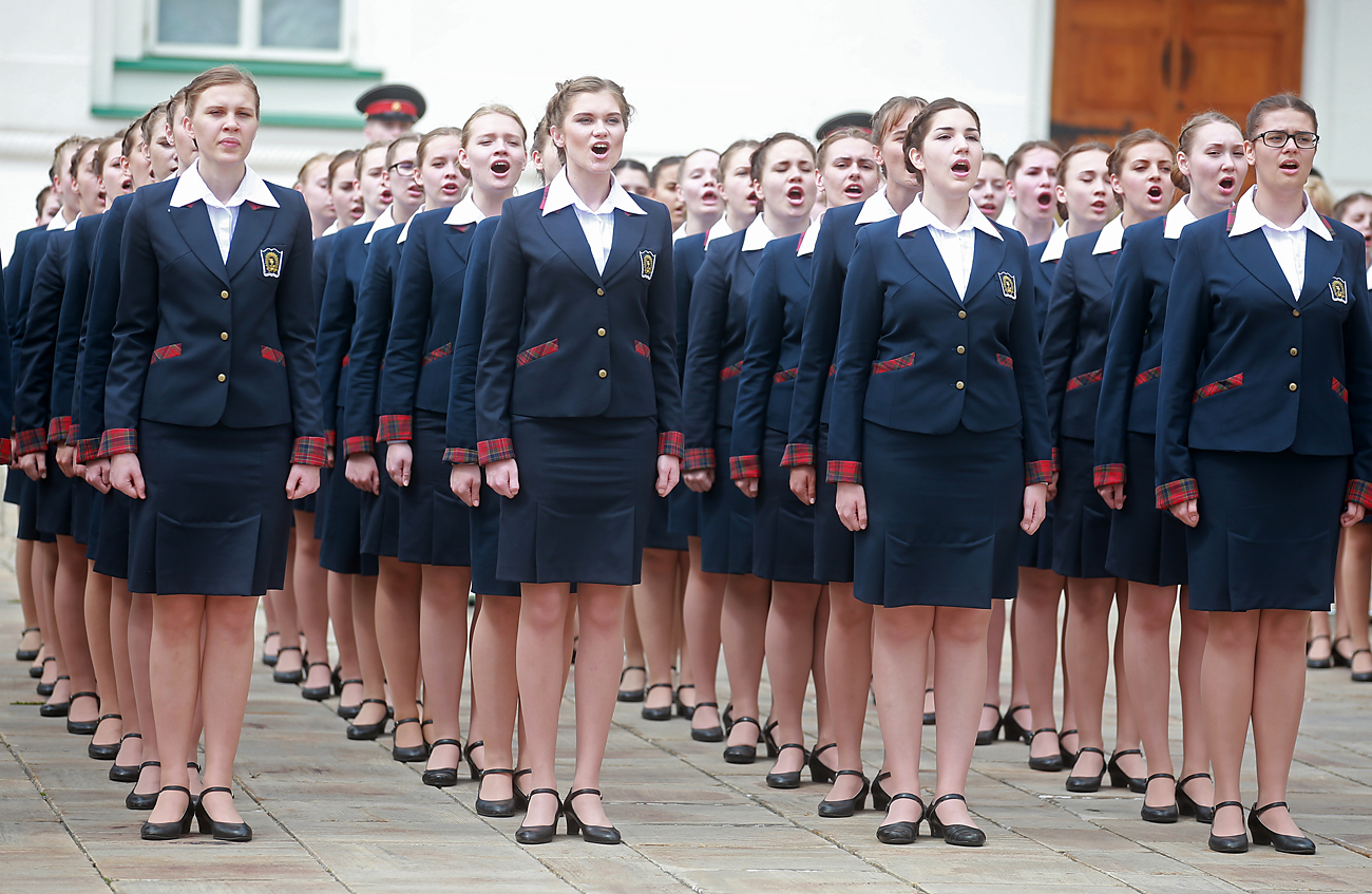 russian school girls Russian school girls hi-res stock photography and images - Alamy