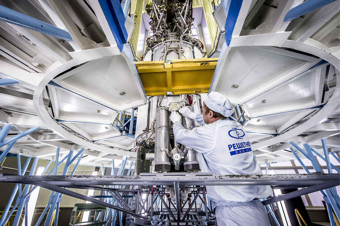 Assembling a Glonass-M spacecraft at the JSC Reshetnev Information Satellite Systems. 