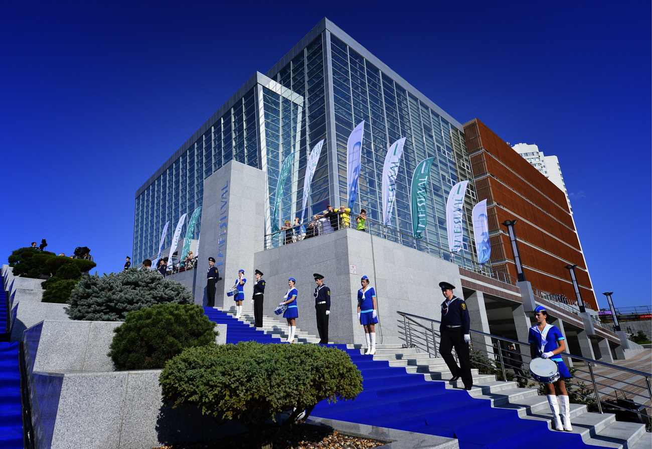 2015년 블라디보스토크에서 제13회 아시아·태평양 국제영화제 '태평양 자오선(Меридианы Тихого)' 개막식이 개최되었다. 